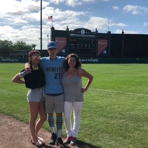 Meet your Posher, Robin